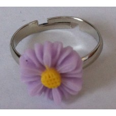 Ring verstelbaar met lila margriet